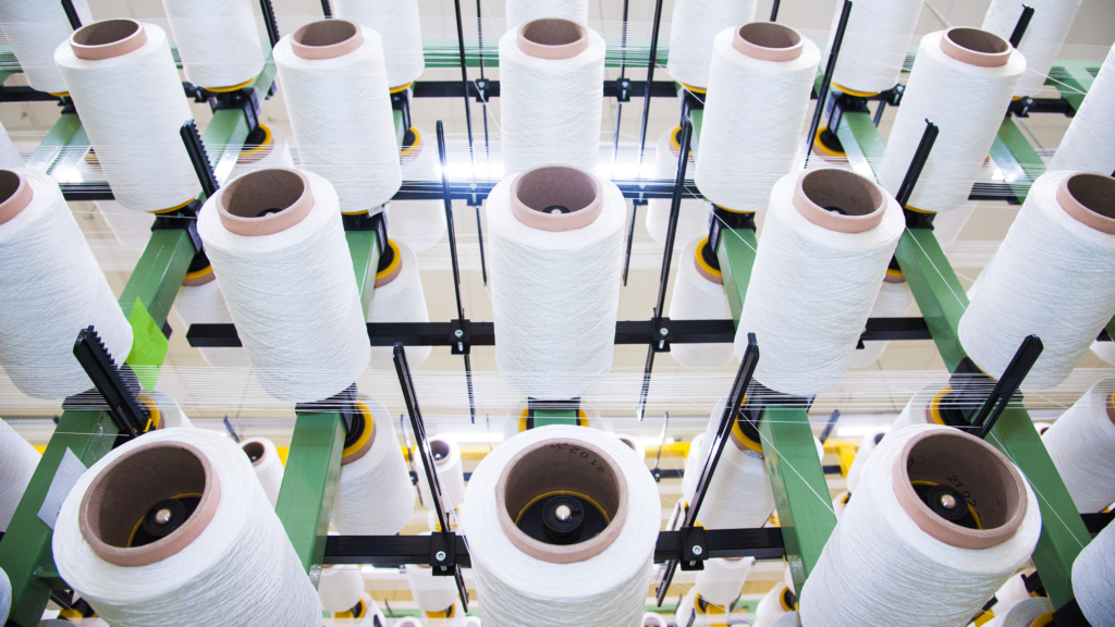 Identifying Textiles with Extended-range FT-NIR Spectroscopy